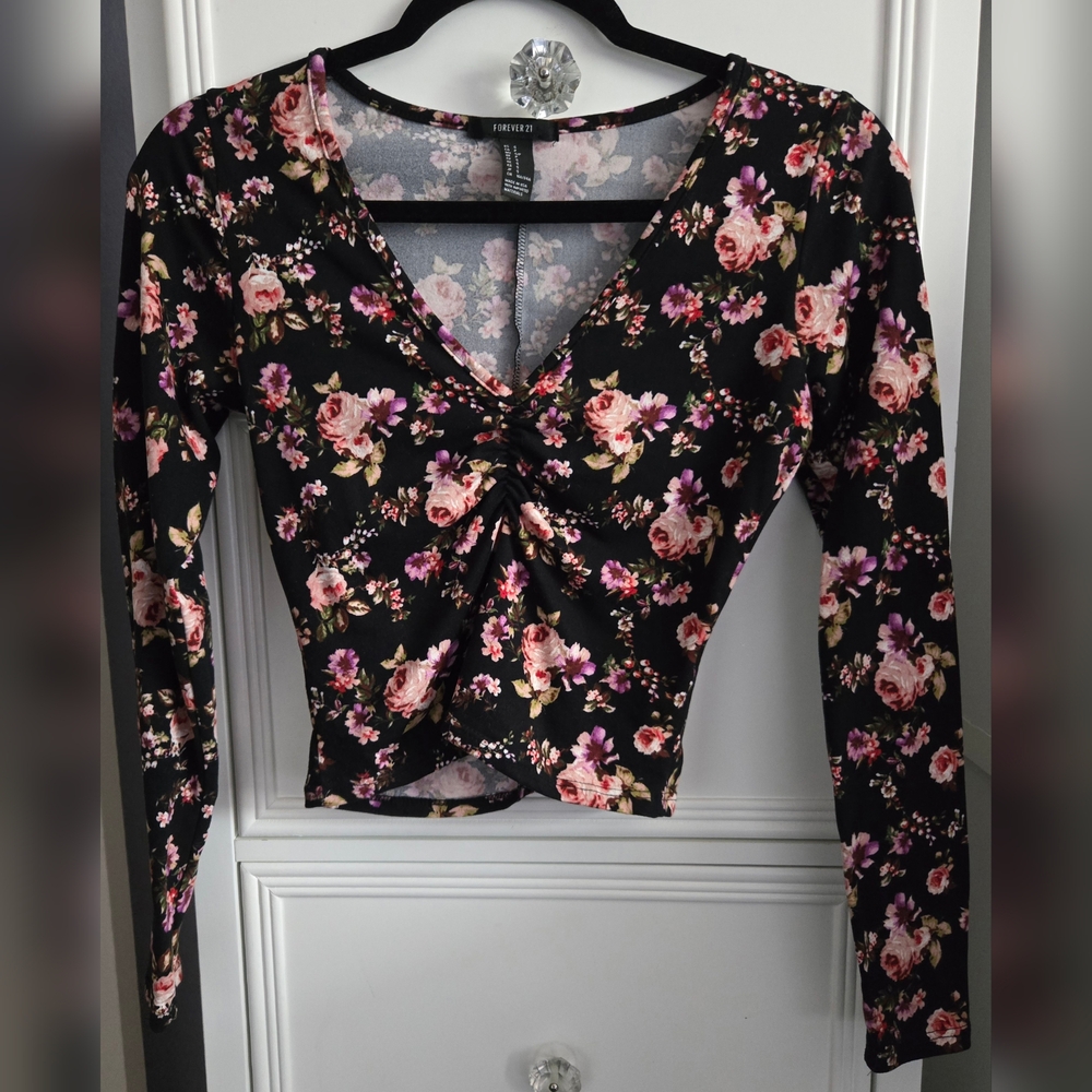 Forever 21 Long Sleeve Floral V Neck Crop Top Size S